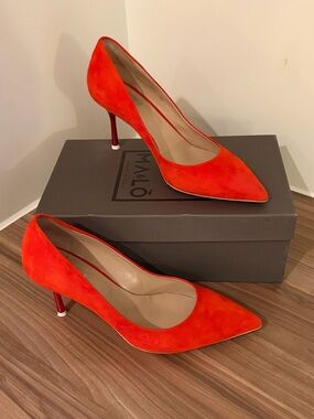 MA & LO size 10 orange suede pumps
